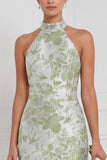 Robe longue de demoiselle d’honneur à fleurs bleu poussiéreux en gaine à dos nus