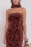 Espresso Burnout Velvet Bustier Sheath Longue robe de demoiselle d’honneur avec écharpe au col