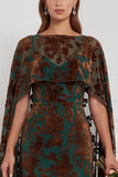 Robe longue de demoiselle d'honneur en velours brûlé noir à col V avec cape