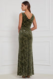 Robe longue de demoiselle d'honneur olive fourreau à col drapé en velours brûlé