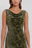 Robe longue de demoiselle d'honneur olive fourreau à col drapé en velours brûlé