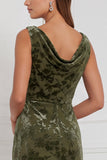 Robe longue de demoiselle d'honneur olive fourreau à col drapé en velours brûlé