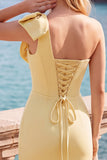 Robe courte de bal courte jaune bodycon, perles perlées d’une épaule, avec un nœud
