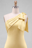 Robe courte de retour à la maison en satin jaune à une épaule avec un nœud
