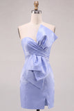 Robe courte de bal de rentrée bleu clair en satin sans bretelles avec un nœud