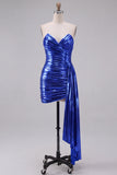 Robe courte de rentrée bleu royal métallique à boutons sans bretelles avec une cascade latérale