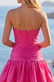 Robe courte de rentrée à la maison en fuchsia, découpe sans buses, ligne en A, avec ourlet à volants