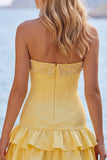 Robe courte de rentrée à étages à étages en perles roses, perle de perles roses, ligne A, à niveaux et volants