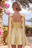 Robe mini de la rentrée à la maison jaune jaune en satin en satin en perle avec bretelles d’épaule en nœud papillon