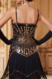 Robe vintage vintage en sequins dorés noirs sans manches des années 1920 avec franges