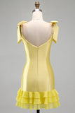 Robe courte de bal de fin d’année à étages en satin jaune à bas rangs à volants, perles à perles