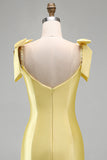Robe courte de bal de fin d’année à étages en satin jaune à bas rangs à volants, perles à perles