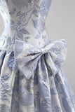 Robe courte de rentrée à la maison Shorts buste A-Line Jawchard Bleu Dusty Pearls avec nœud
