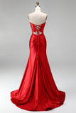 Robe de soirée rouge en satin à traîne balayante, coupe sirène, sans bretelles, avec fente