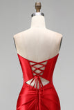 Robe de soirée rouge en satin à traîne balayante, coupe sirène, sans bretelles, avec fente