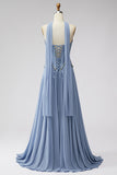 Robe de soirée longue bleu poussiéreux en mousseline, avec corset à taille basque, strass et écharpe