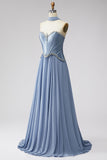 Robe de soirée longue bleu poussiéreux en mousseline, avec corset à taille basque, strass et écharpe