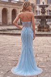 Robe de soirée coupe sirène sans bretelles avec perles bleu clair