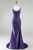 Robe de soirée longue violette en satin, coupe sirène, avec corset, paillettes, fronces et fente