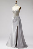 Robe de soirée gris clair en satin, coupe sirène, avec corset, perles et drapé