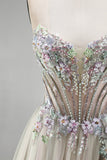 Robe de soirée longue rose poussiéreuse en tulle ligne A avec des appliqués floraux, un corset à strass et une fente