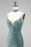 Robe longue de soirée en tulle à col V avec perles, coupe sirène gris-vert et collier ras-du-cou