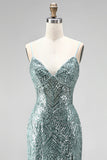 Robe de soirée longue verte poussiéreuse à paillettes, avec des perles, à col V et à fines bretelles, coupe sirène avec une fente