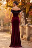 Robe de cérémonie longue bourgogne en velours coupe fourreau à épaules dénudées avec fente