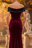 Robe de cérémonie longue bourgogne en velours coupe fourreau à épaules dénudées avec fente