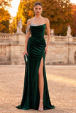 Robe de cérémonie longue en velours coupe fourreau vert foncé à une épaule avec des strass