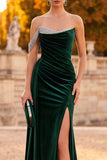 Robe de cérémonie longue en velours coupe fourreau vert foncé à une épaule avec des strass
