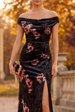 Robe de cérémonie longue noire en velours à épaules dénudées avec fente latérale