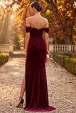 Robe de cérémonie coupe sirène en velours bourgogne à épaules dénudées avec de la dentelle
