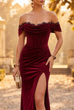 Robe de cérémonie coupe sirène en velours bourgogne à épaules dénudées avec de la dentelle
