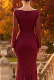 Robe de cérémonie coupe fourreau bourgogne à manches longues avec des détails perlés et une fente latérale