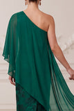 Robe Maxi Mother of the Bride à étui vert foncé à étui vert foncé imprimé en satin sur une épaule avec une cape