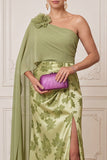 Robe de maxi de la mariée à fourreau vert à une épaule drapée Maxi Mother of the Bride avec une fleur 3D