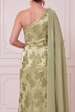 Robe de maxi de la mariée à fourreau vert à une épaule drapée Maxi Mother of the Bride avec une fleur 3D
