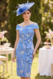 Robe midi midi de la mère de la mariée bleue bleue froncée à volants découverte avec un nœud en strass