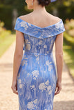 Robe midi midi de la mère de la mariée bleue bleue froncée à volants découverte avec un nœud en strass