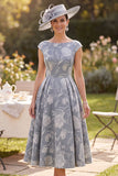 Robe de la mariée à manches casquette grise à col bateau à décollage à motifs floraux froncés