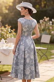 Robe de la mariée à manches casquette grise à col bateau à décollage à motifs floraux froncés