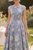 Robe de la mariée à manches casquette grise à col bateau à décollage à motifs floraux froncés