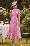 Robe rose à motifs floraux à épaules dénudées avec nœud de la mariée