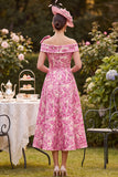 Robe rose à motifs floraux à épaules dénudées avec nœud de la mariée