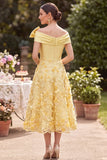 Robe asymétrique à épaules découvertes en satin en satin en perles en satin en ligne A