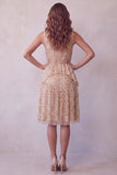 Robe cocktail midi champagne à col montant à étages et volants avec des sequins