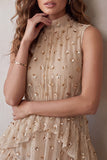 Robe cocktail midi champagne à col montant à étages et volants avec des sequins