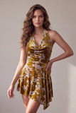 Robe cocktail courte asymétrique en velurs doré fleuriel, dorée moutarde