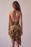 Robe cocktail courte à dos nus asymétrique en velours doré mustarde